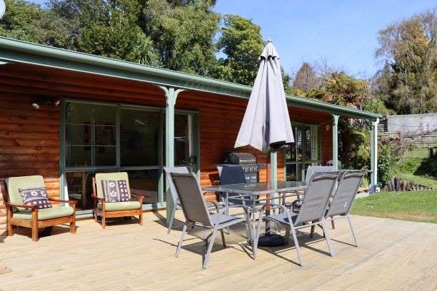 Large deck for relaxing and entertaining