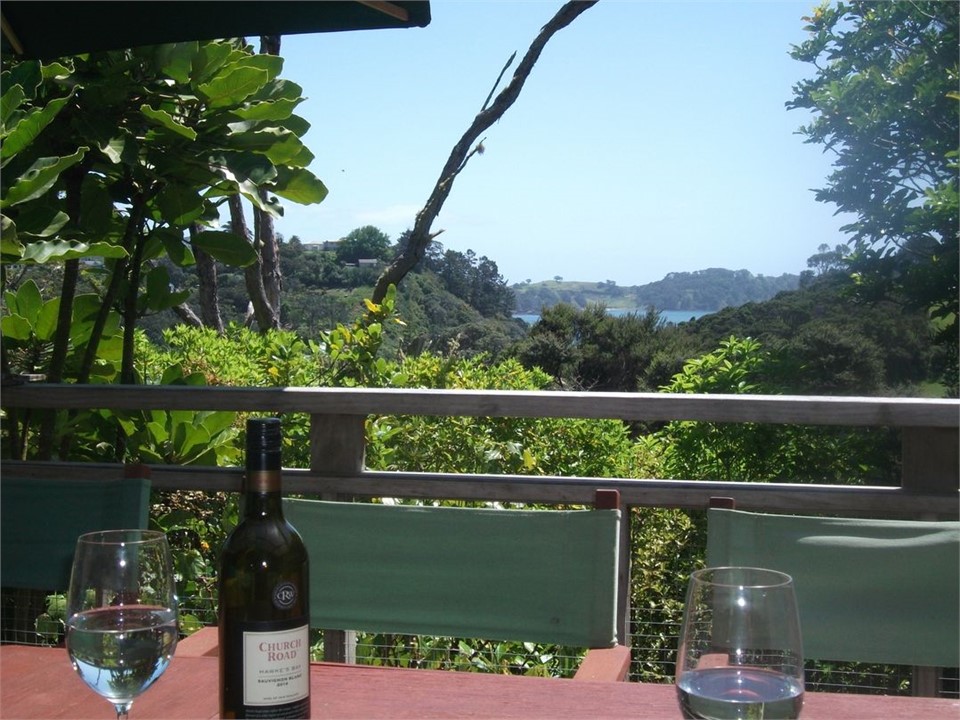 Bush Beach Delight (Bachcare) Waiheke Island Bach for rent Holiday