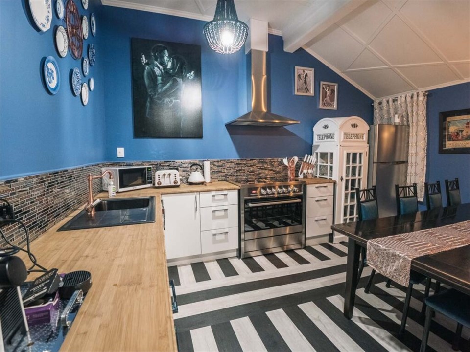 Beautiful West Wing Kitchen-Dining (the old Post O