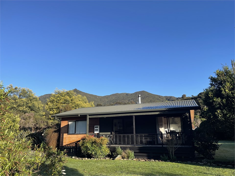 Welcome to Catseye a well appointed bach at Okiwi.