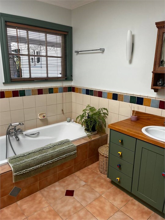 Main bathroom