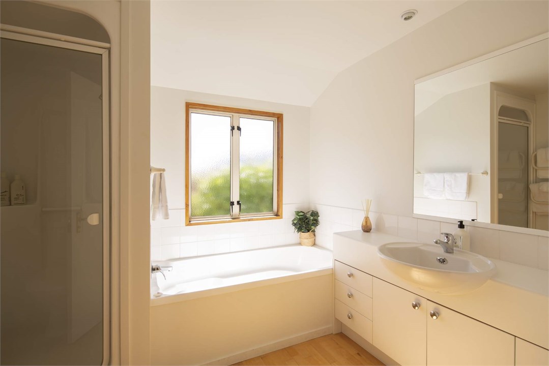 Upstairs shared bathroom