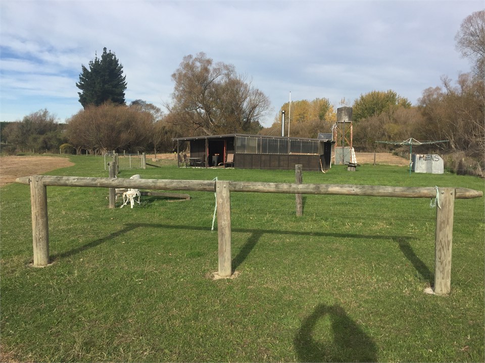 Horse Hitching rail & paddocks available