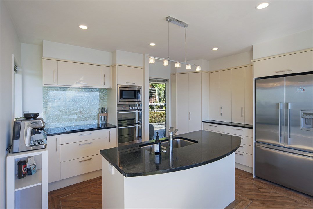 Fully-equipped kitchen