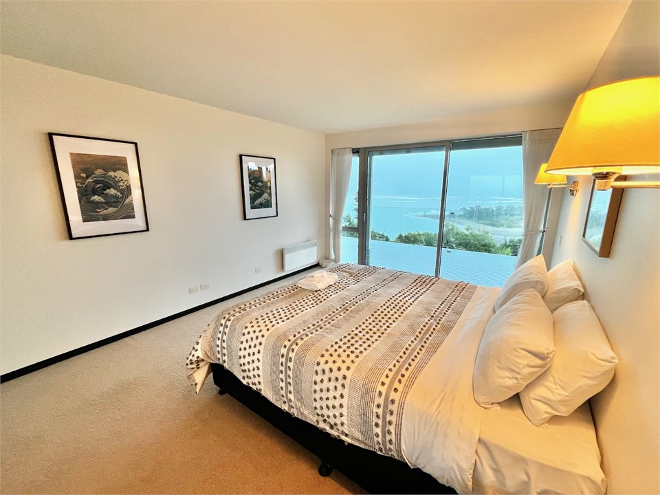 Bedroom 2 with King bed, Balcony access