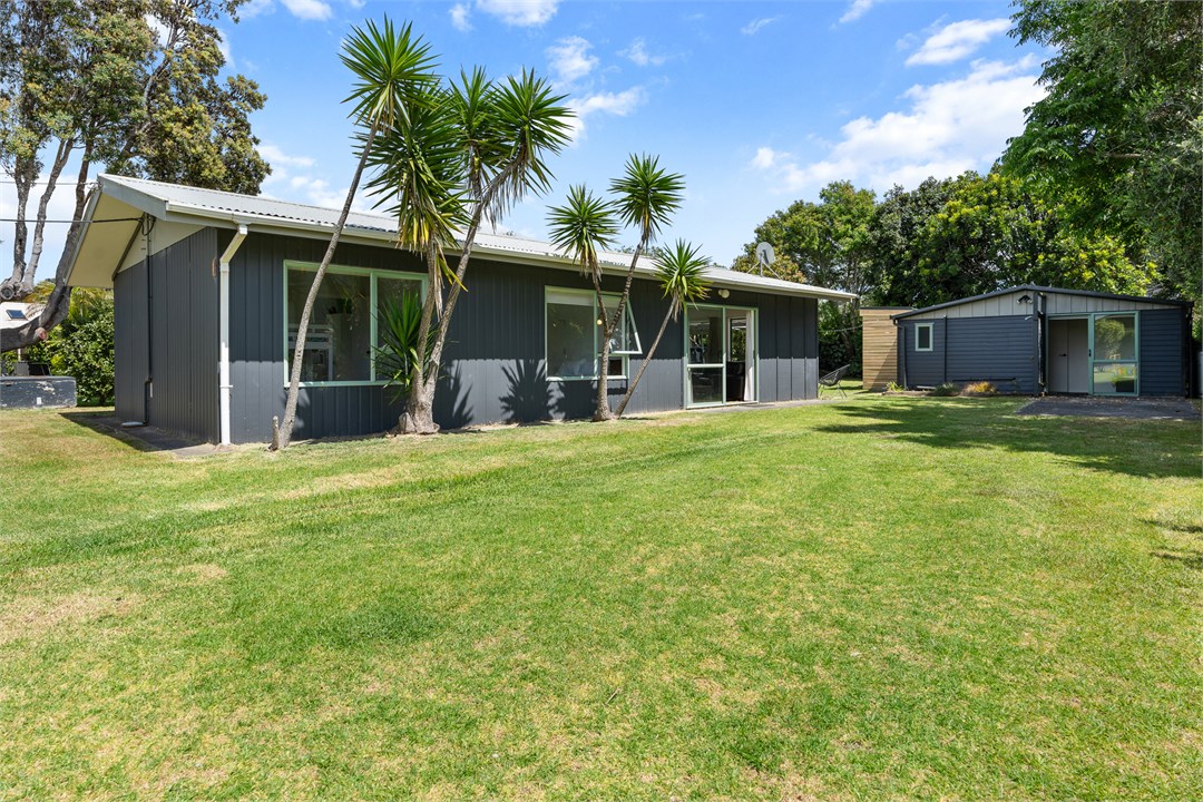 House 1 - 2 Bedrooms, Full bathroom, Kitchen and l