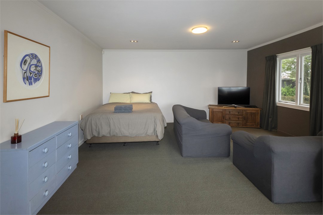 Kids' bedroom and lounge