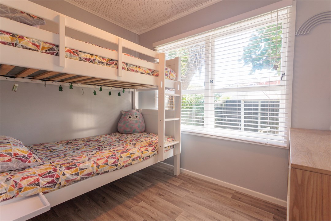 Bedroom 2 main house - single bunks