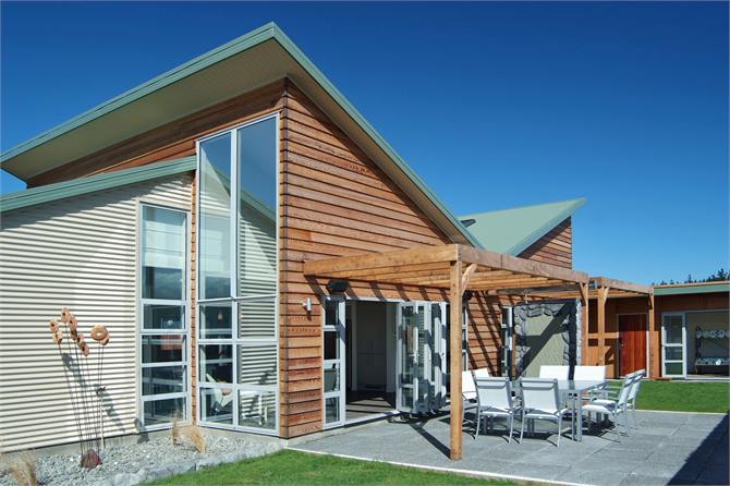 Courtyard view of house