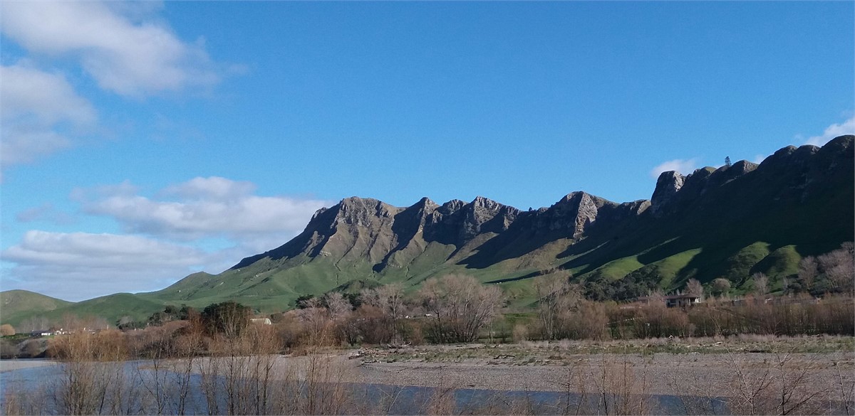 along the TukiTuki road to the coast