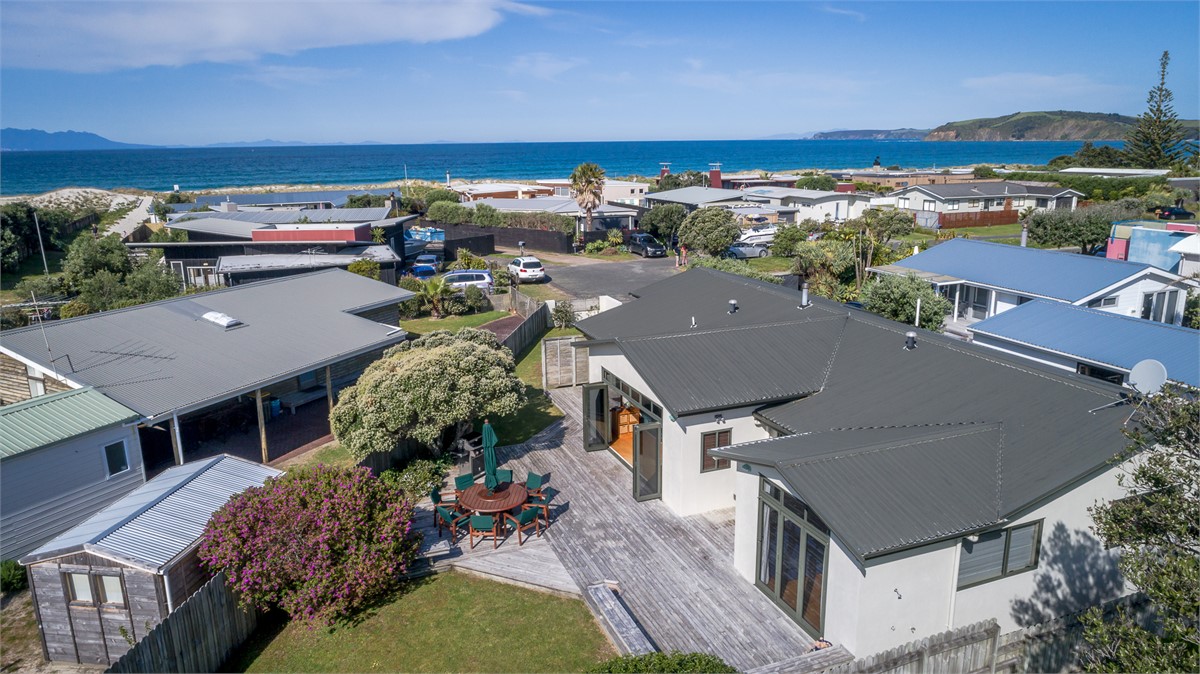 Only 1 minute to Omaha Beach