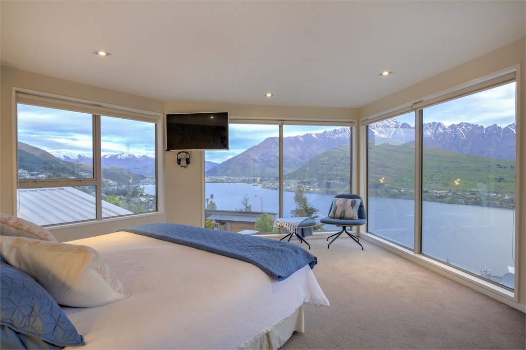 Master bedroom, on top floor, with tv and air cond