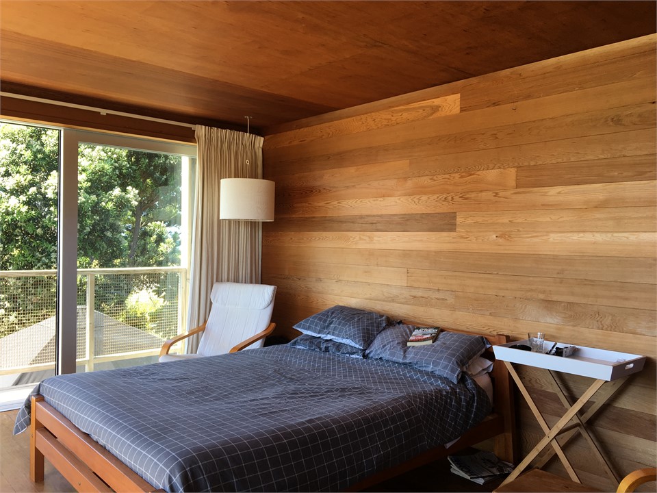 MASTER QUEEN BEDROOM UPSTAIRS