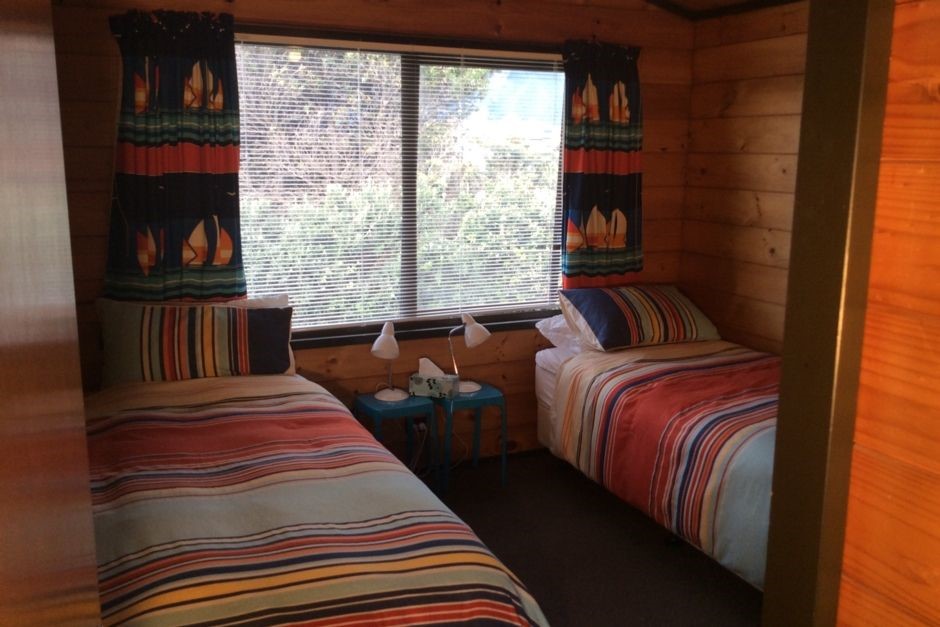 Bedroom 2: two long single beds or SK bed