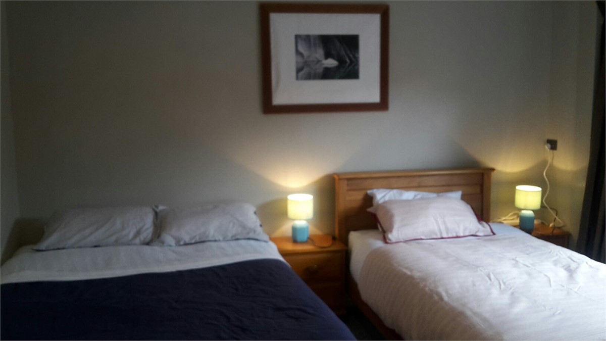 Bedroom 4 Queen and King single