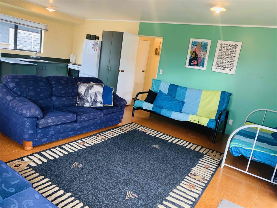 Barbara Ave Beach House - Open plan lounge area / 