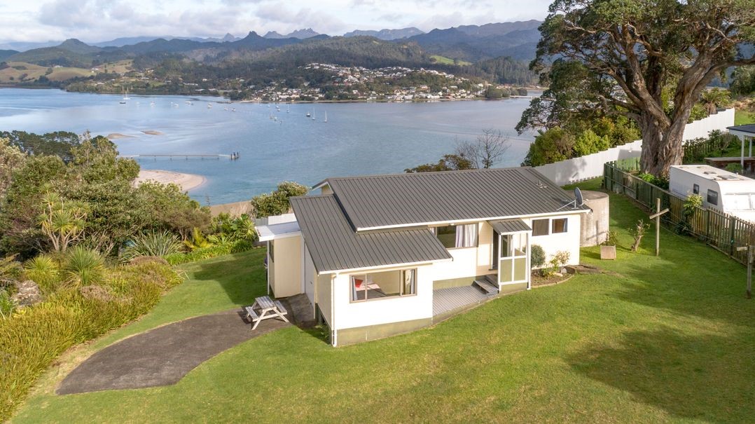 Hilltop Tairua (Bachcare) Tairua Holiday Home for rent Holiday Houses