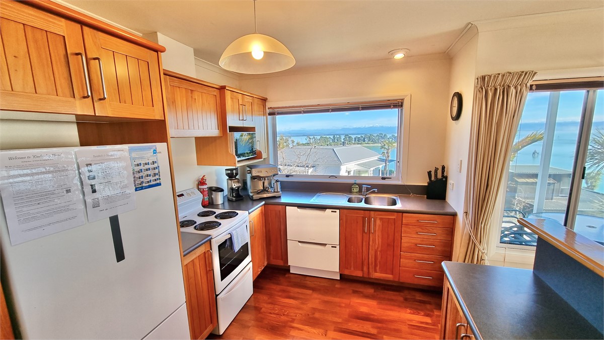 Fully-equipped Kitchen with Espresso Coffee Machin