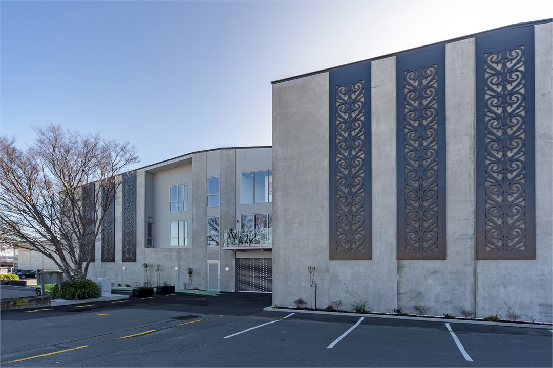 Vehicle entry to Malthouse Lane Apartment