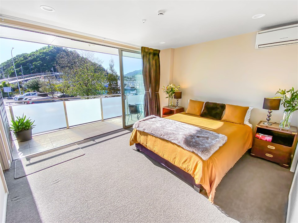 Luxury Waterfront Dockside Apartment Picton Apartment for rent