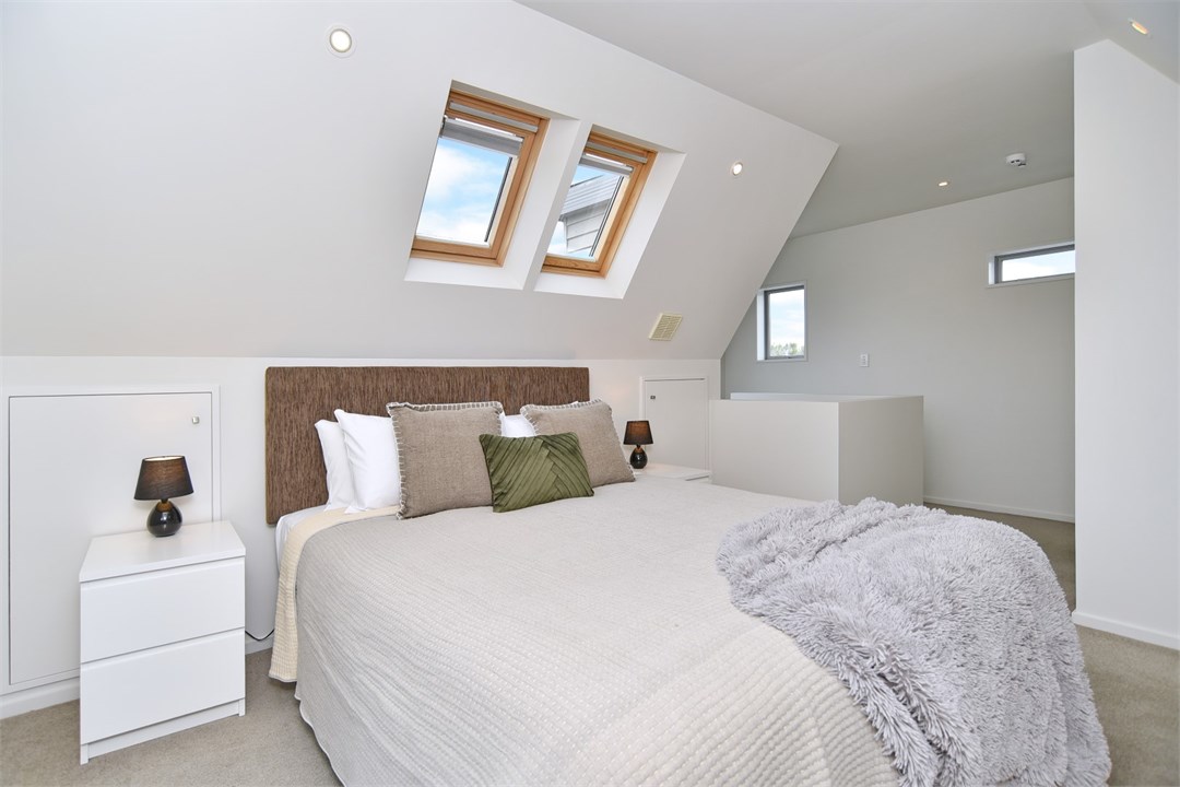 Bedroom 1 has a Queen bed