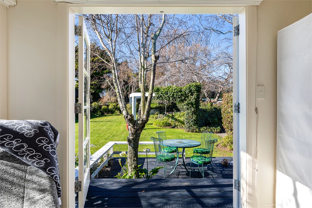 Garden view with King Size bed