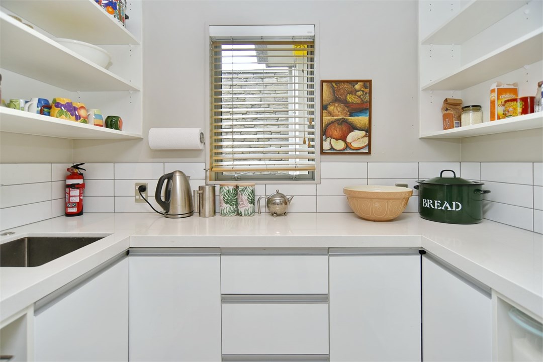 Kitchen area fully equipped