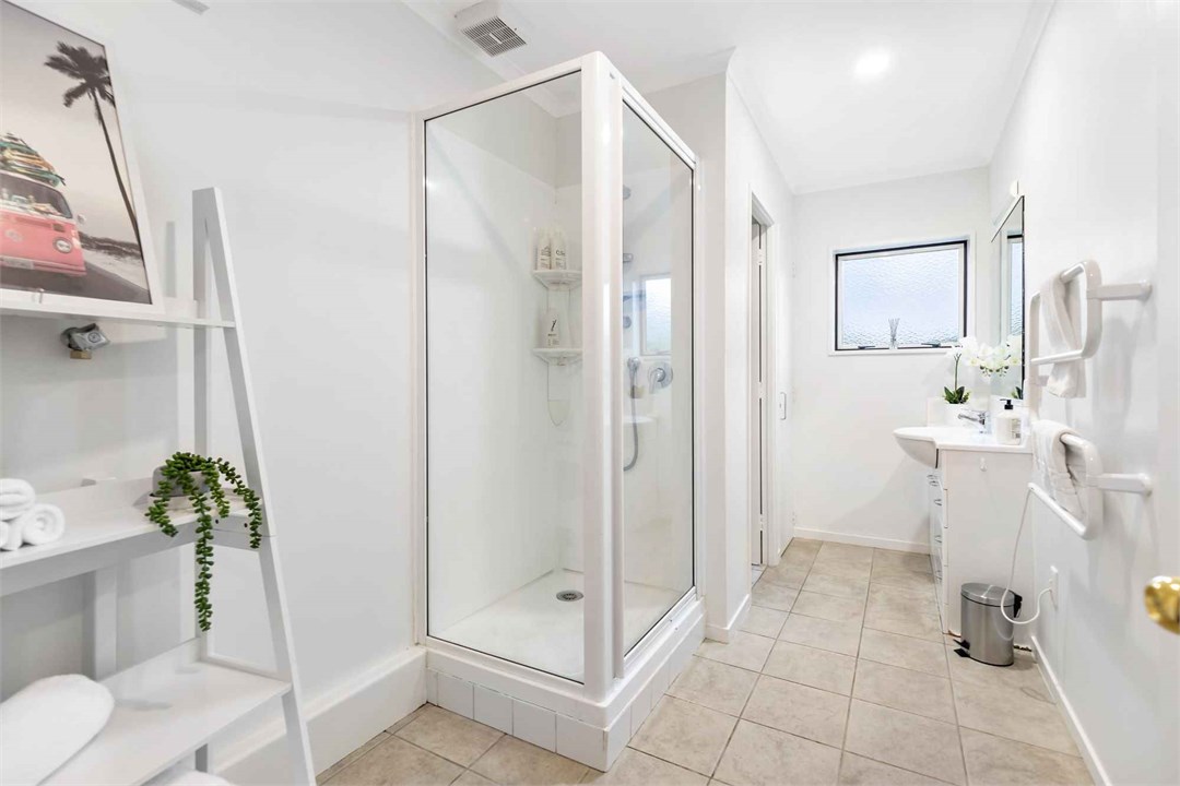 Downstairs shared bathroom