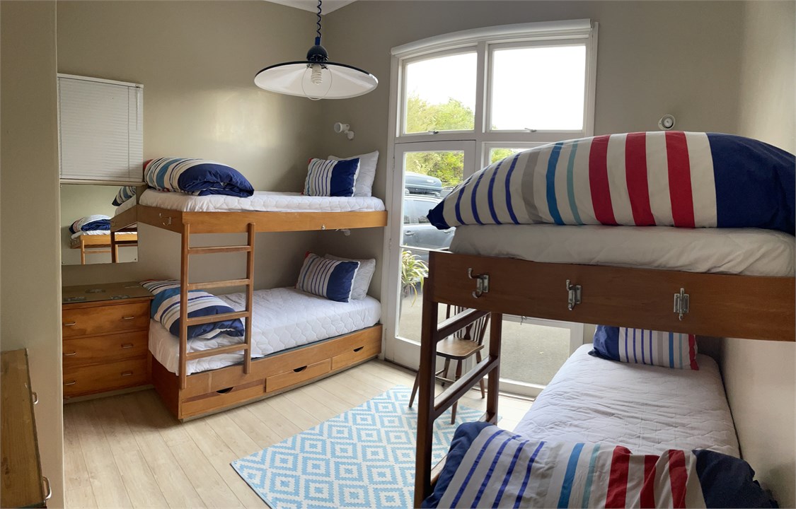 Bunk beds  x 4