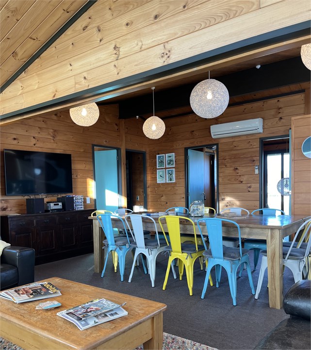 Living/dining room: 60" smart TV, 3 sofas