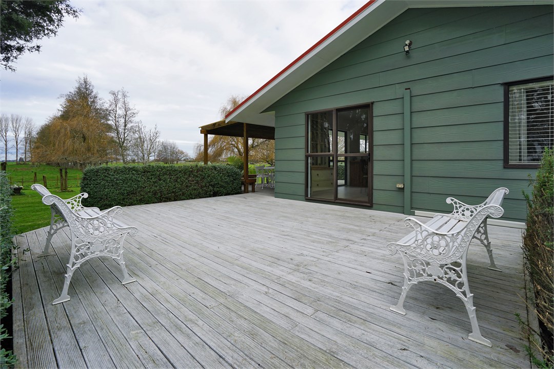 Seating areas outside on the deck