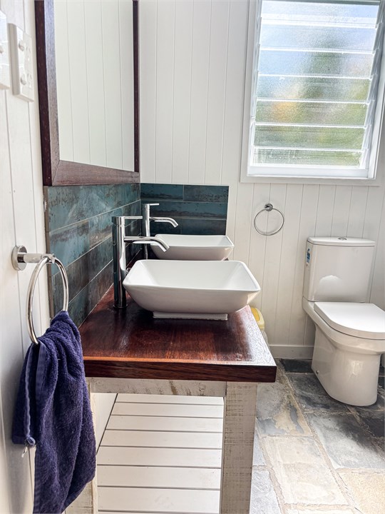 Muri Lodge Bathroom 1