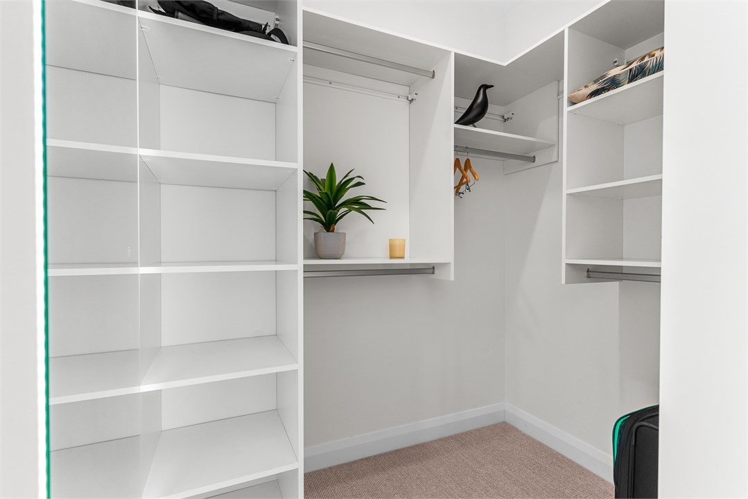 Master bedroom -Walk in wardrobe