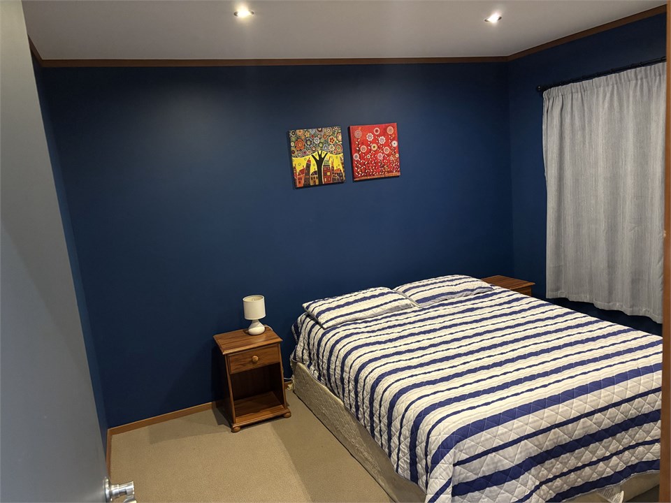 2nd Queen at end of hallway