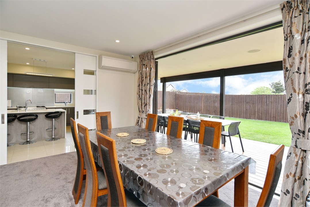 Dining Area – Seats 8, perfect for shared meals