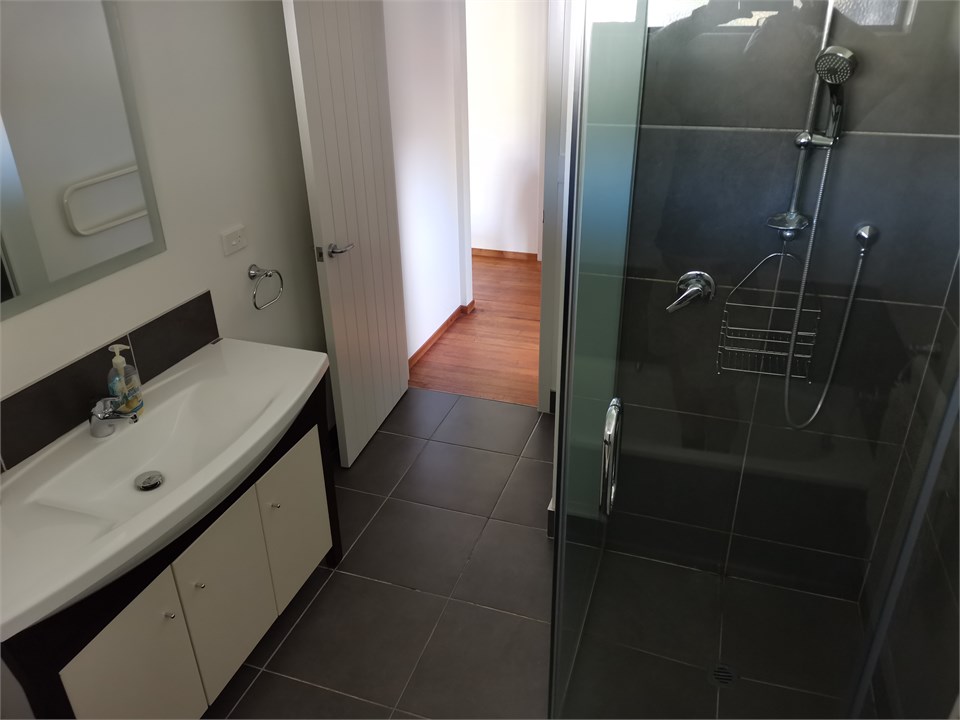 Bathroom 2 (Photo 2)