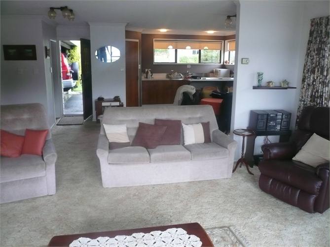 Lounge & Kitchen Area