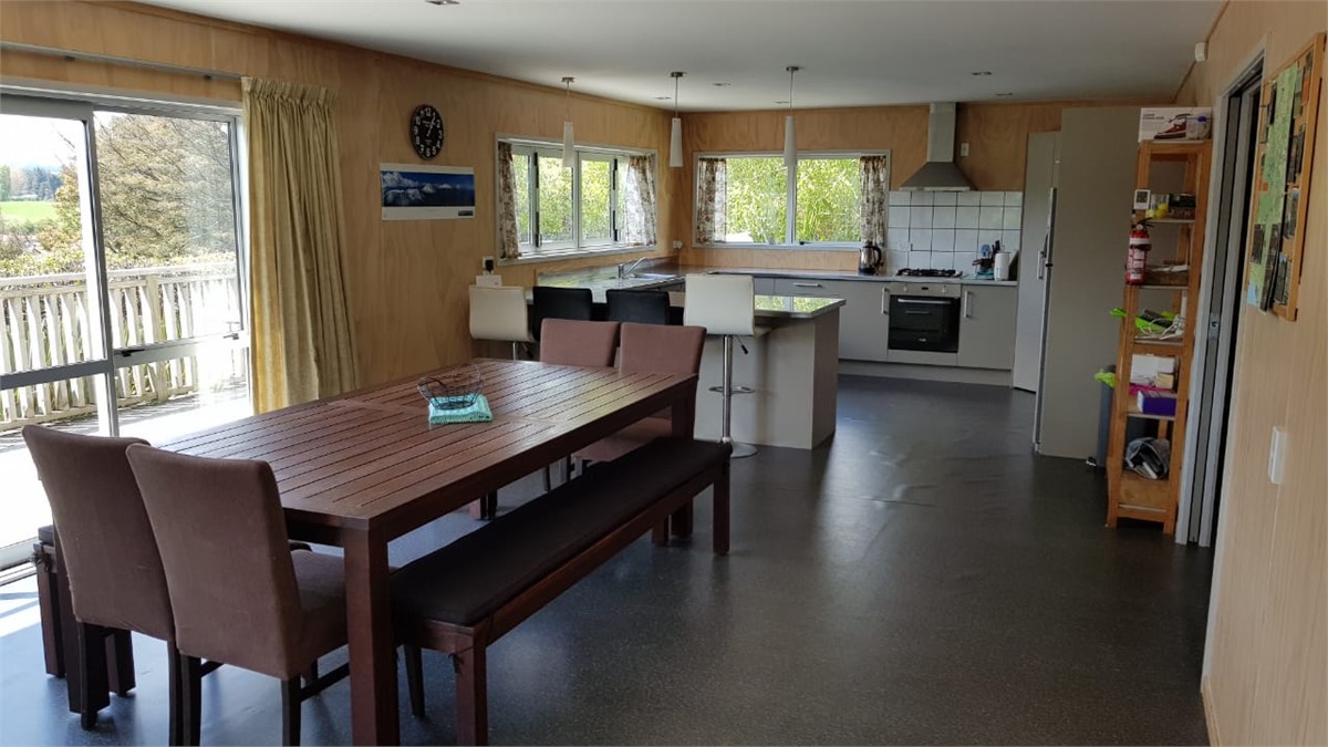 Spacious dining and kitchen