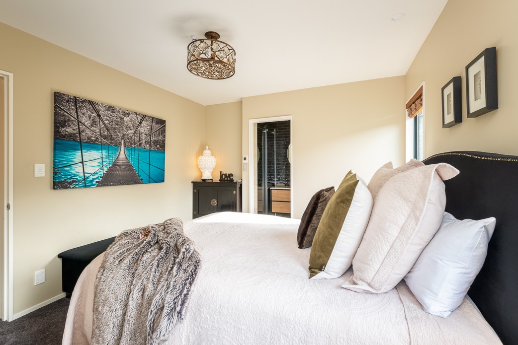 Bedroom with ensuite