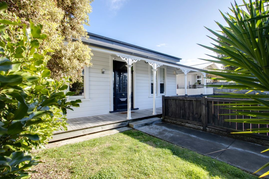 Coastal Villa (Bachcare) Napier Holiday Home for rent Holiday Houses