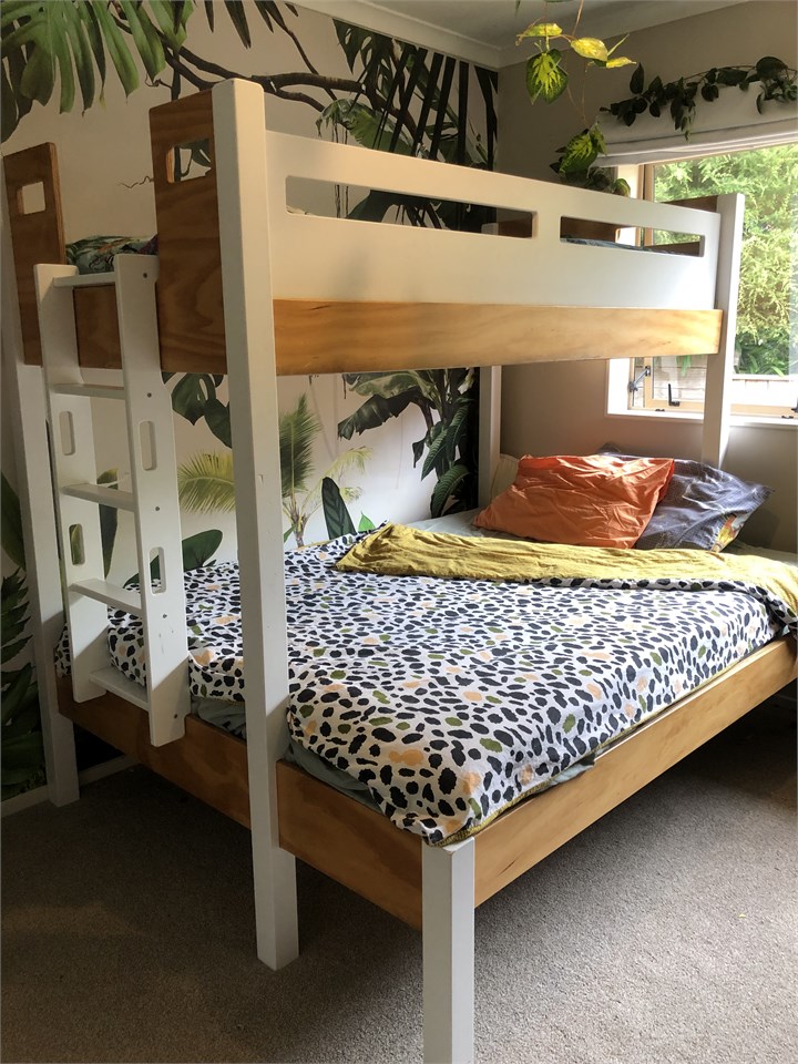 Jungle room - Bunks: Double bottom & single up top