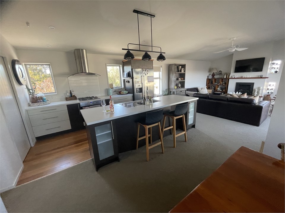 Open plan Kitchen Lounge & Dinning