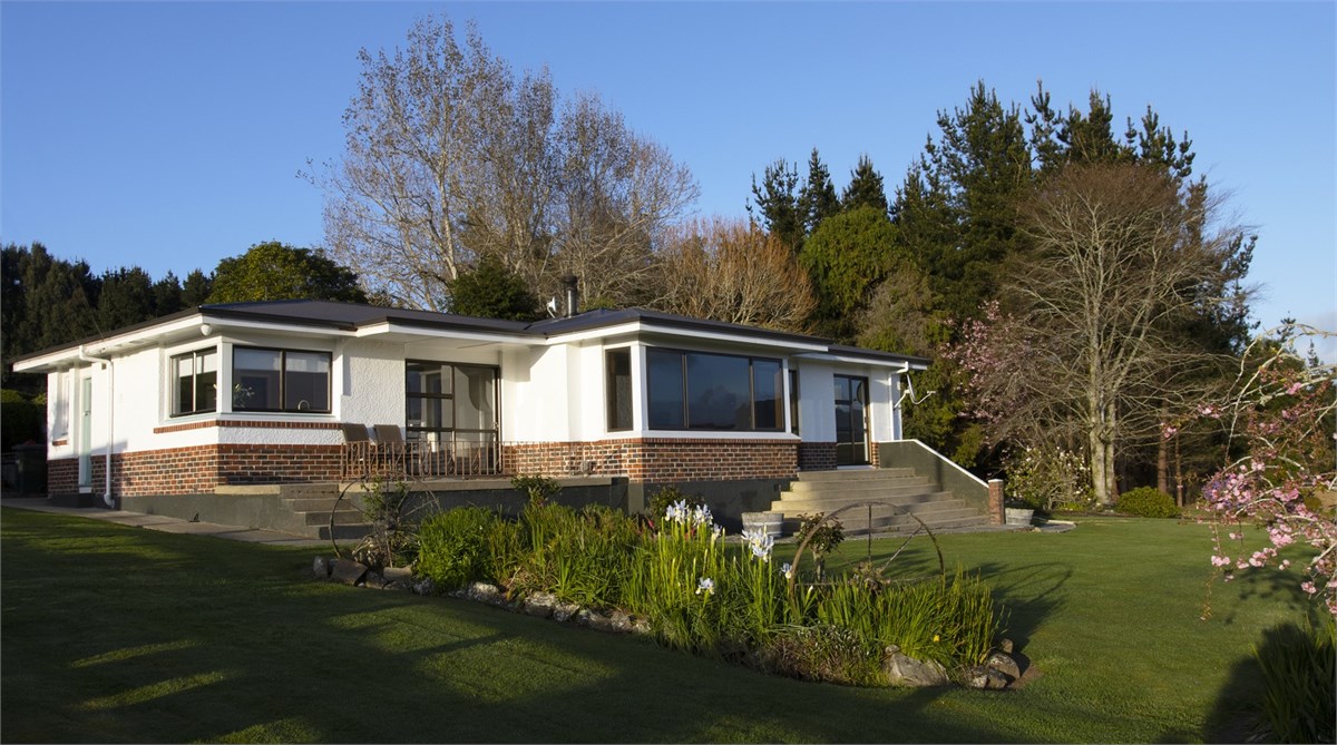 Catlins Holiday Home Owaka Valley Catlins Farmhouse for rent