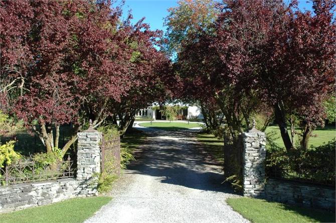 Willowbrook Main House driveway entrance
