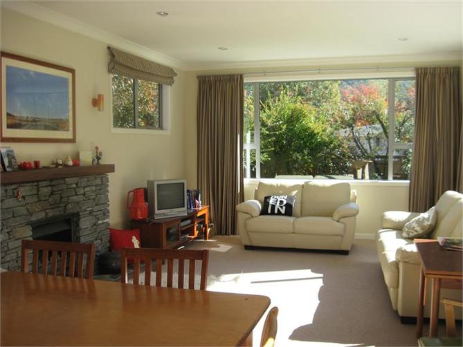 Living area.Smart TV.