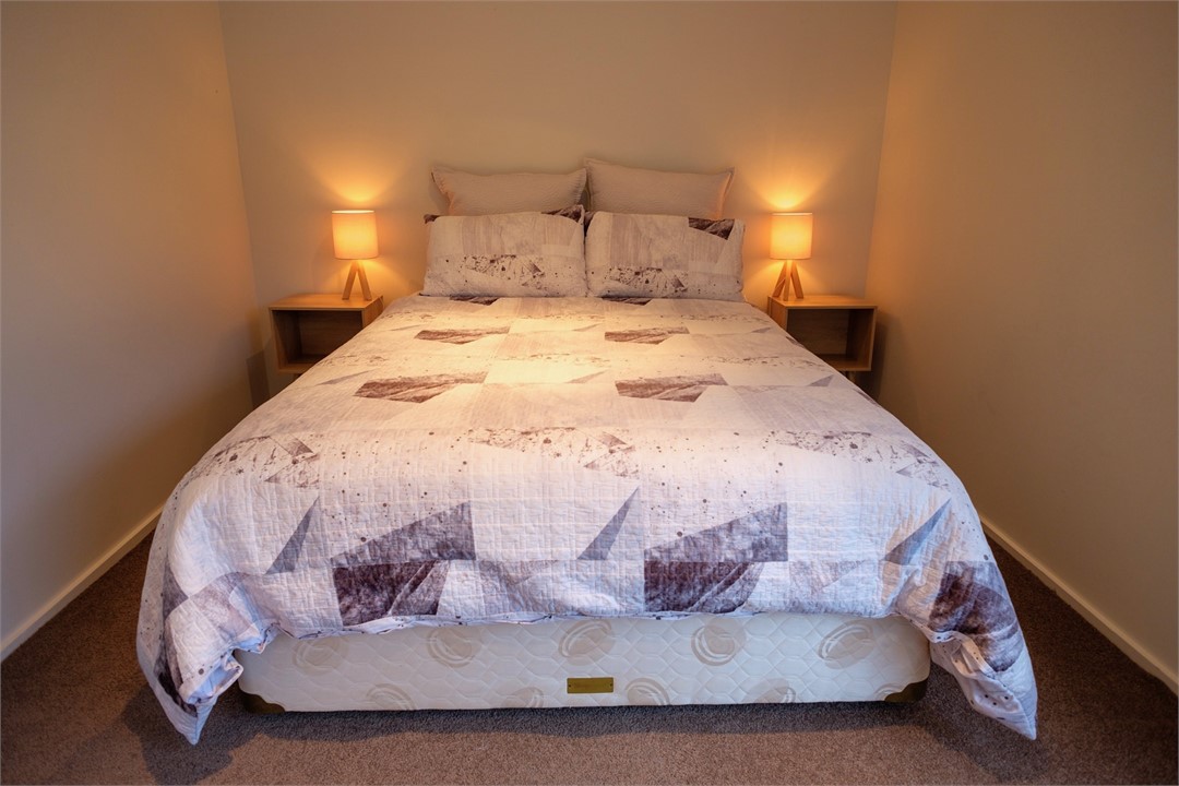 Queen Bedroom - Studio