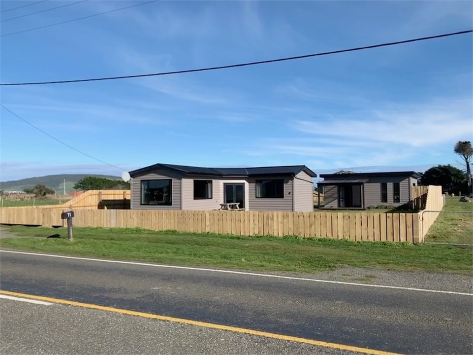 Fully enclosed fence