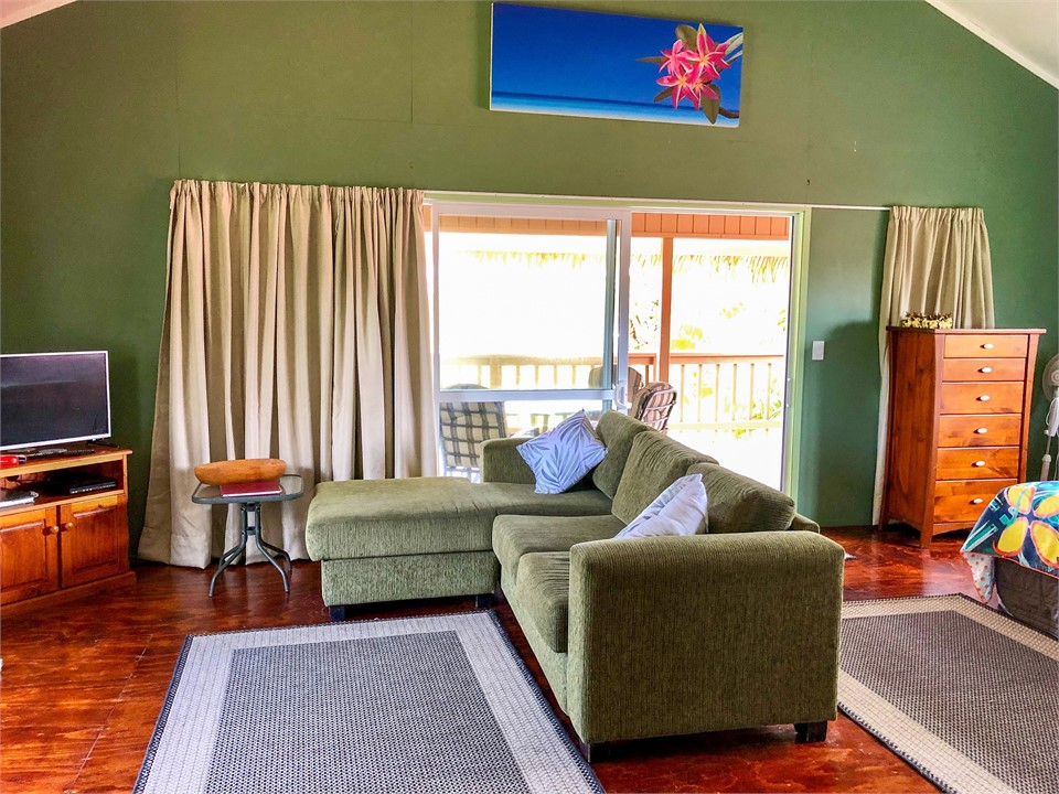 Upstairs - Open bedroom, lounge, dining & kitchen 