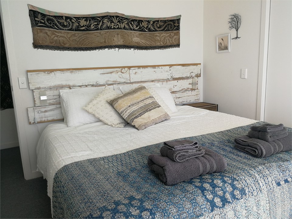 Bedroom 1 (Superking or 2 x singles)