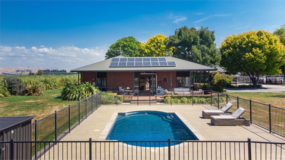 Farmhouse on Equestrian Estate Hastings Farmhouse for rent Holiday